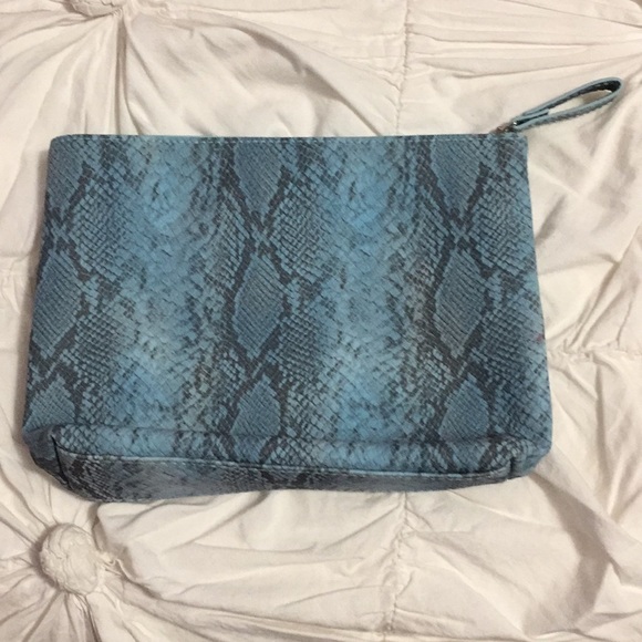 Faux Snake Skin Cosmetic Bag - Picture 1 of 2